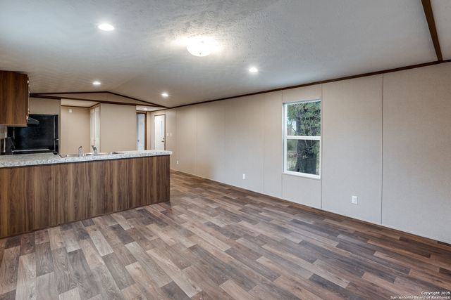 4634 Waterwood Pass, Elmendorf, TX 78112