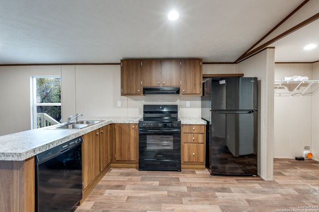 4634 Waterwood Pass, Elmendorf, TX 78112