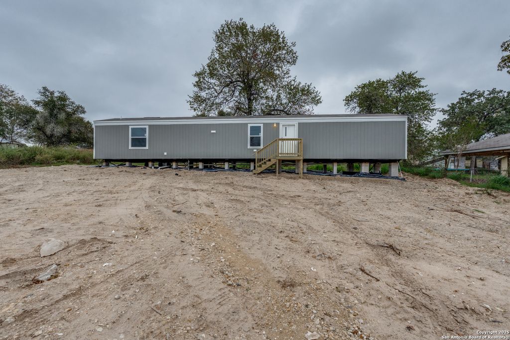 4634 Waterwood Pass, Elmendorf, TX 78112