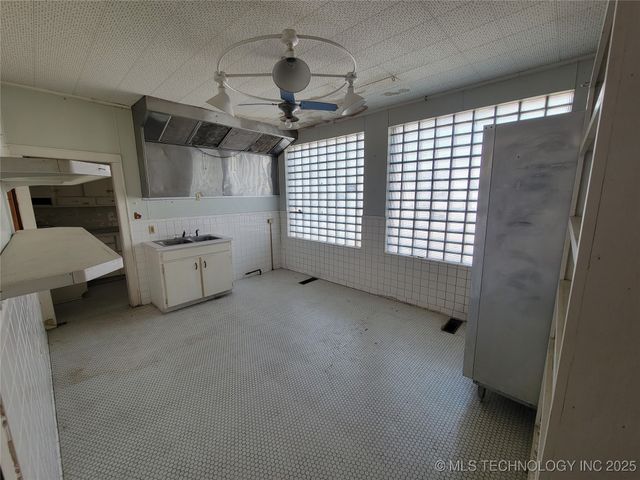10 S Vann Street, Pryor, OK 74361