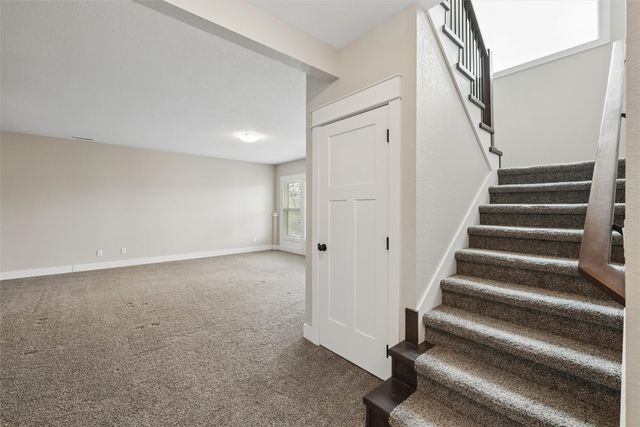 14319 Holcomb Avenue, Urbandale, IA 50323