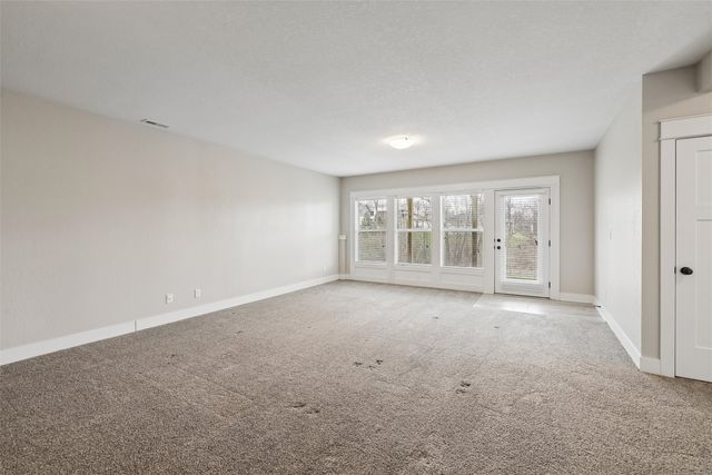 14319 Holcomb Avenue, Urbandale, IA 50323