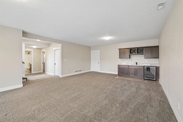 14319 Holcomb Avenue, Urbandale, IA 50323