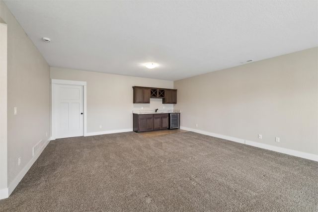 14319 Holcomb Avenue, Urbandale, IA 50323