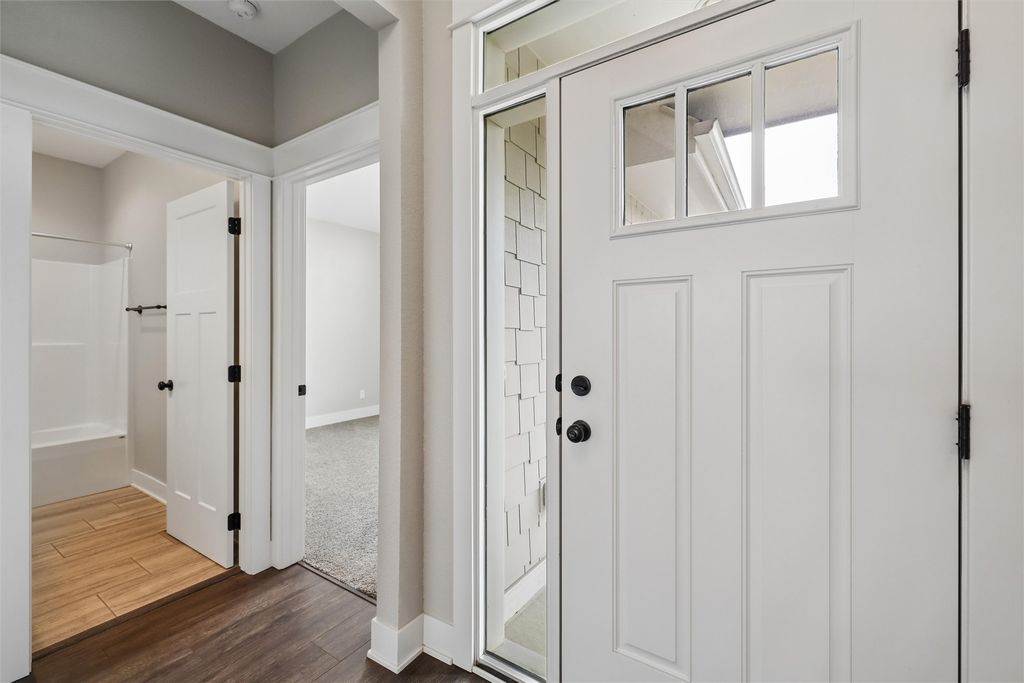 14319 Holcomb Avenue, Urbandale, IA 50323