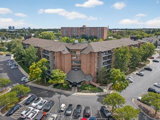 75 Kristin Circle 503, Schaumburg, IL 60195