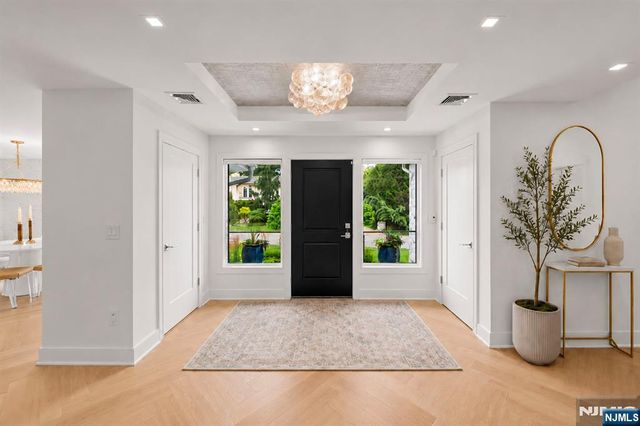 35 Jane Drive, Englewood Cliffs, NJ 07632