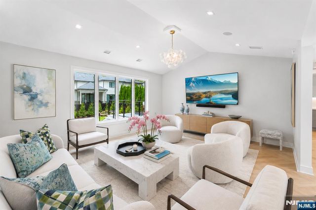 35 Jane Drive, Englewood Cliffs, NJ 07632
