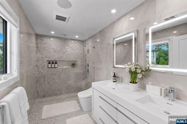 35 Jane Drive, Englewood Cliffs, NJ 07632