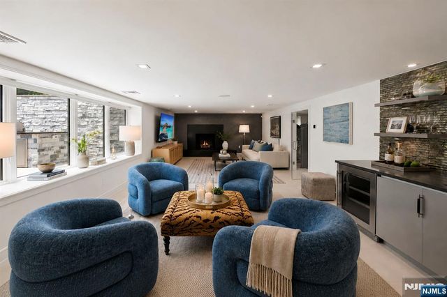 35 Jane Drive, Englewood Cliffs, NJ 07632