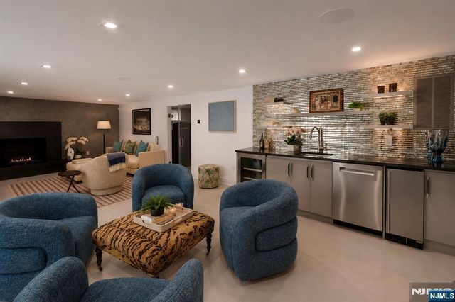 35 Jane Drive, Englewood Cliffs, NJ 07632