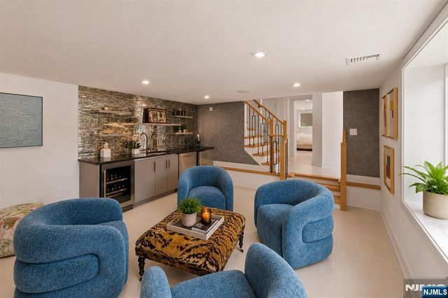 35 Jane Drive, Englewood Cliffs, NJ 07632