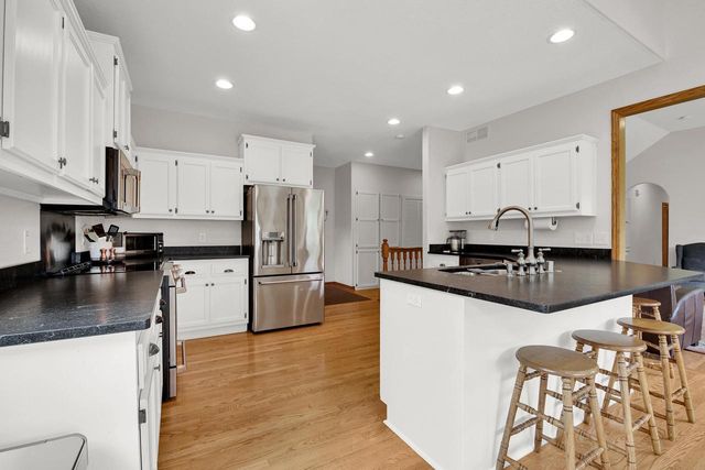 S28W30753 Wild Berry LANE, Waukesha, WI 53188