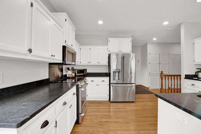 S28W30753 Wild Berry LANE, Waukesha, WI 53188