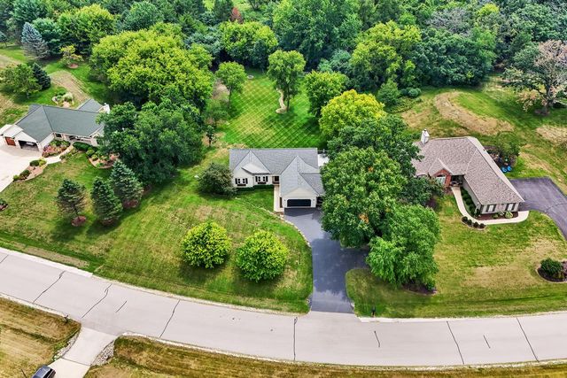 S28W30753 Wild Berry LANE, Waukesha, WI 53188