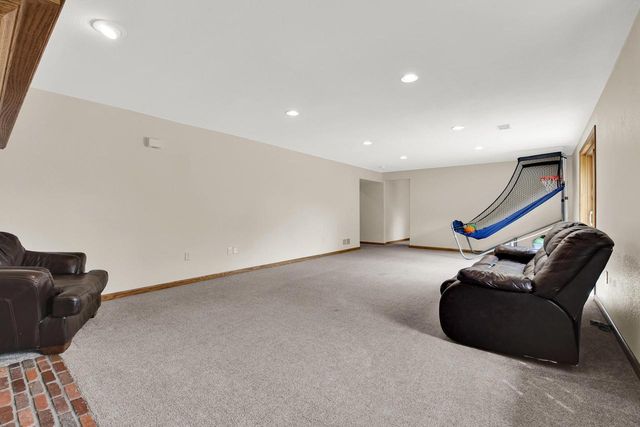 S28W30753 Wild Berry LANE, Waukesha, WI 53188