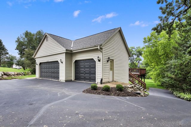 S28W30753 Wild Berry LANE, Waukesha, WI 53188