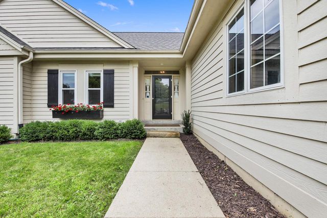 S28W30753 Wild Berry LANE, Waukesha, WI 53188