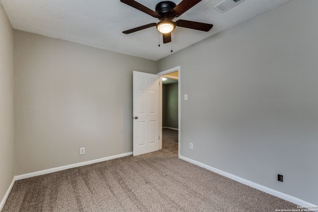 5930 Midcrown Dr, San Antonio, TX 78218