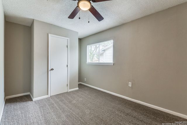 5930 Midcrown Dr, San Antonio, TX 78218