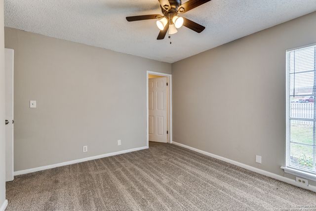 5930 Midcrown Dr, San Antonio, TX 78218
