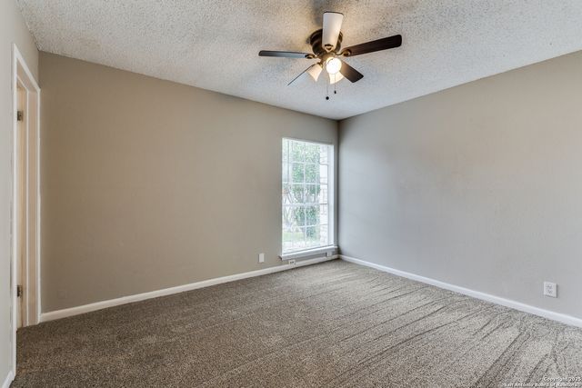 5930 Midcrown Dr, San Antonio, TX 78218