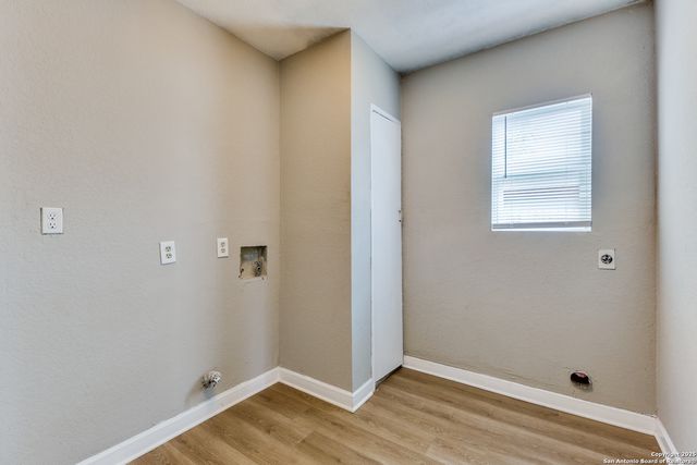 5930 Midcrown Dr, San Antonio, TX 78218
