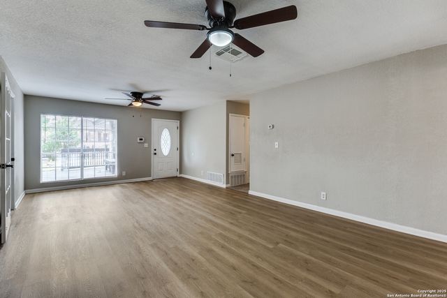 5930 Midcrown Dr, San Antonio, TX 78218
