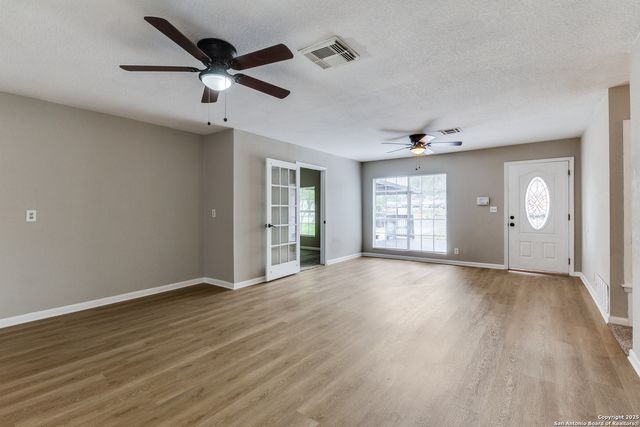 5930 Midcrown Dr, San Antonio, TX 78218