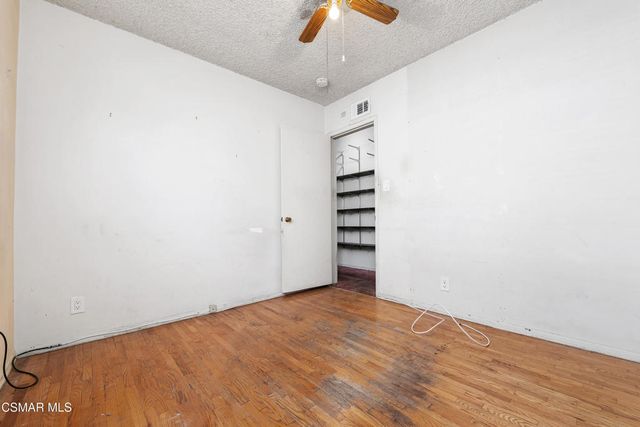 18954 Saticoy Street, Reseda, CA 91335