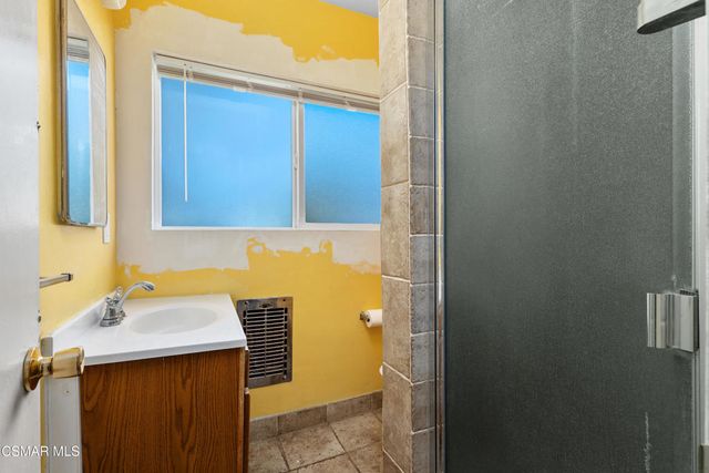18954 Saticoy Street, Reseda, CA 91335