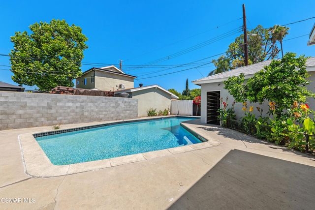 18954 Saticoy Street, Reseda, CA 91335