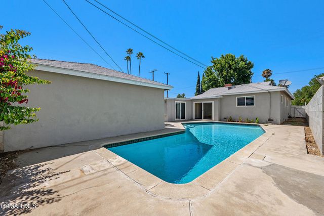 18954 Saticoy Street, Reseda, CA 91335
