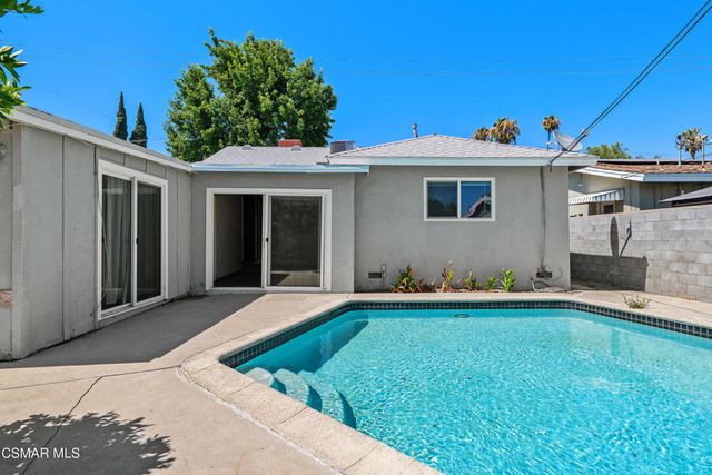 18954 Saticoy Street, Reseda, CA 91335