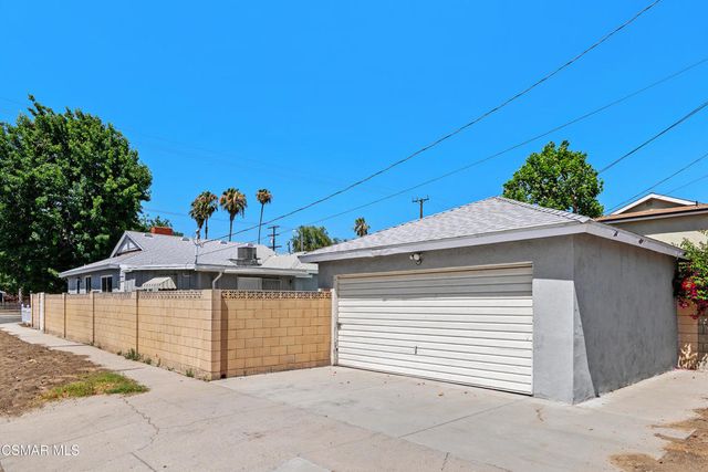 18954 Saticoy Street, Reseda, CA 91335
