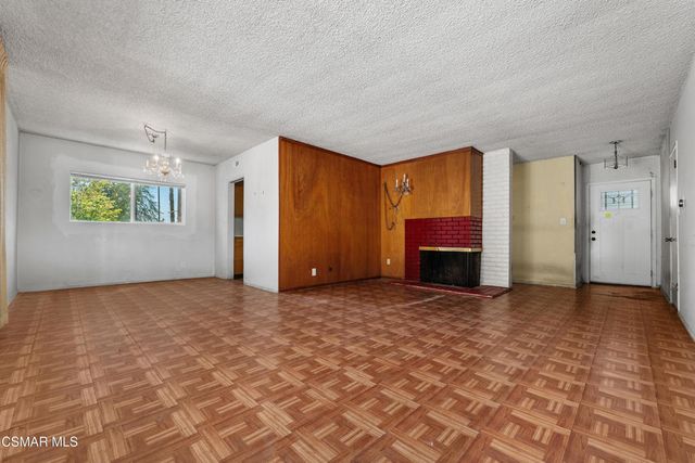 18954 Saticoy Street, Reseda, CA 91335
