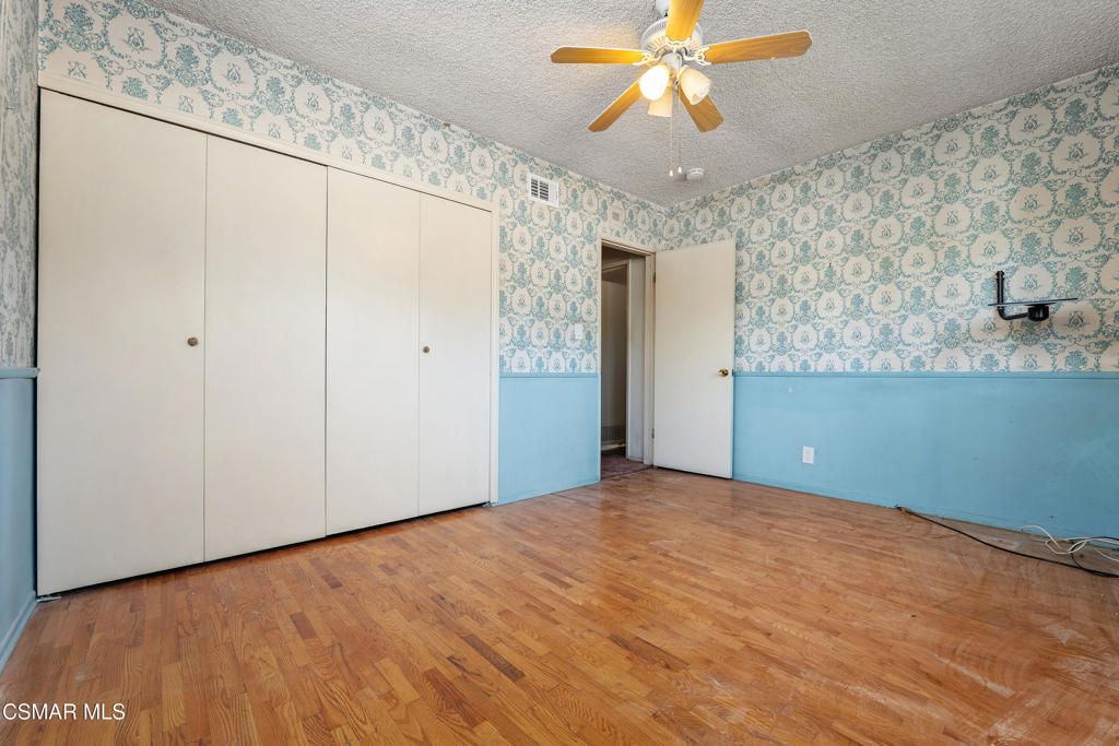 Image 15 of property listing at 18954 Saticoy Street, Reseda, CA 91335