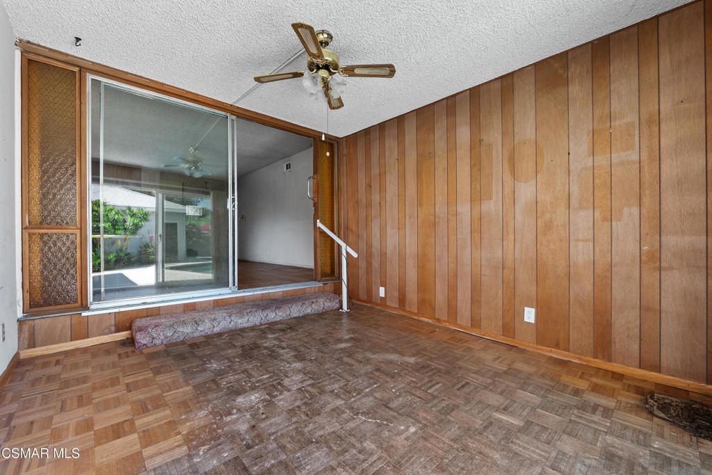 Image 25 of property listing at 18954 Saticoy Street, Reseda, CA 91335