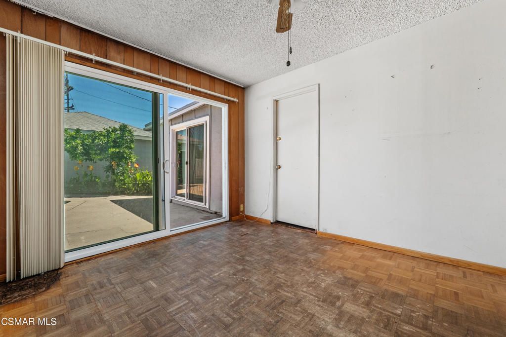 Image 26 of property listing at 18954 Saticoy Street, Reseda, CA 91335