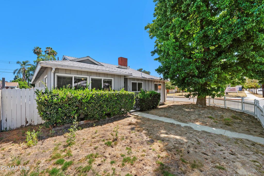 Image 2 of property listing at 18954 Saticoy Street, Reseda, CA 91335