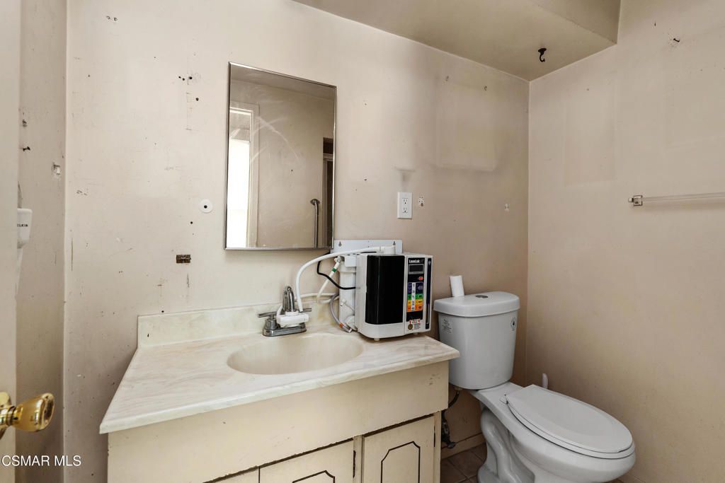 Image 29 of property listing at 18954 Saticoy Street, Reseda, CA 91335