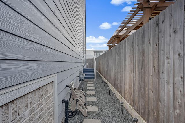 1236 W 21st Street, Houston, TX 77008