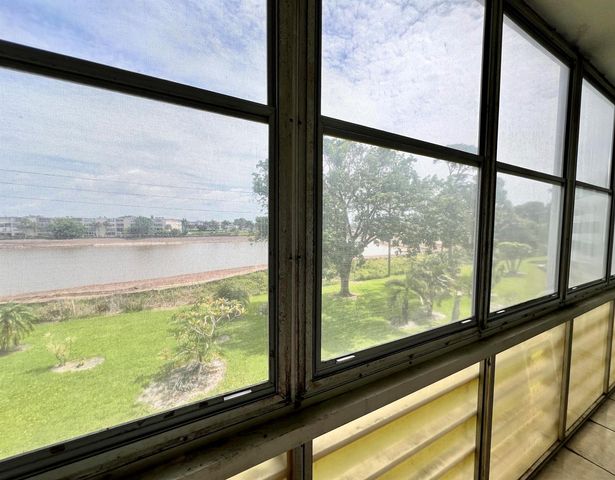 330 Southampton B, West Palm Beach, FL 33417