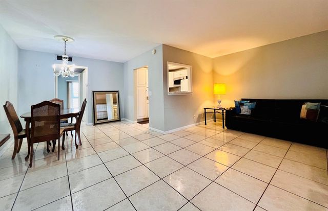 330 Southampton B, West Palm Beach, FL 33417
