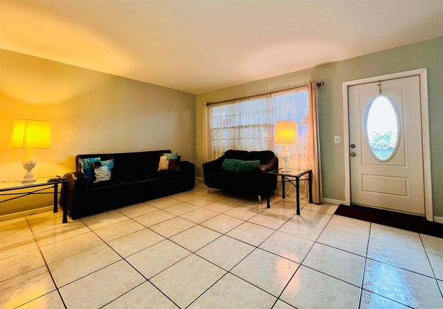 330 Southampton B, West Palm Beach, FL 33417