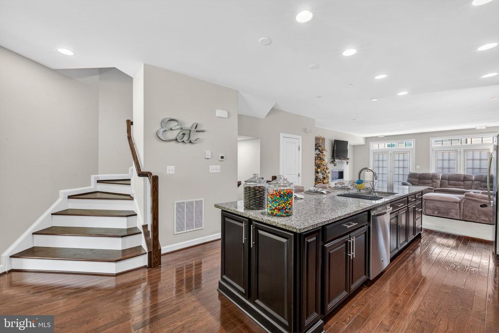 Image 12 of property listing at 7314 TAYLORS HILL LN, Hanover, MD 21076