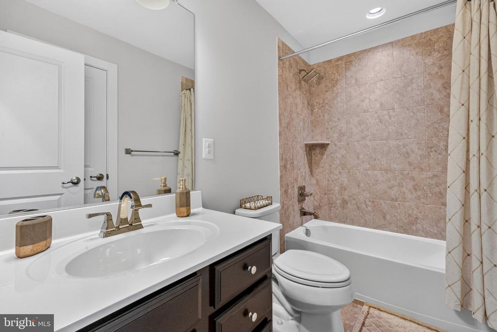Image 16 of property listing at 7314 TAYLORS HILL LN, Hanover, MD 21076