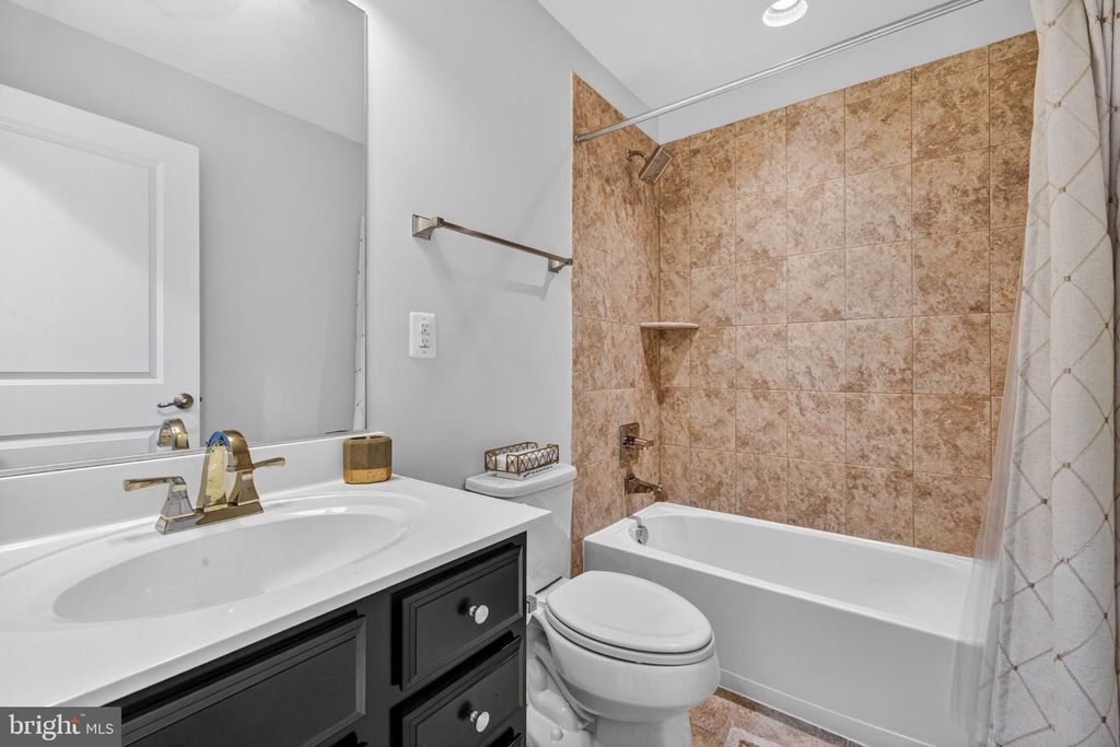 Image 5 of property listing at 7314 TAYLORS HILL LN, Hanover, MD 21076