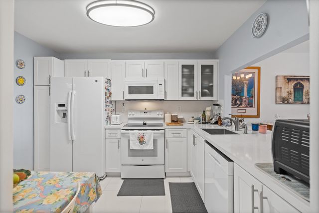 1001 Colony Point Circle, Pembroke Pines, FL 33026