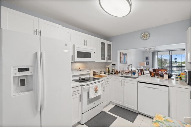 1001 Colony Point Circle, Pembroke Pines, FL 33026